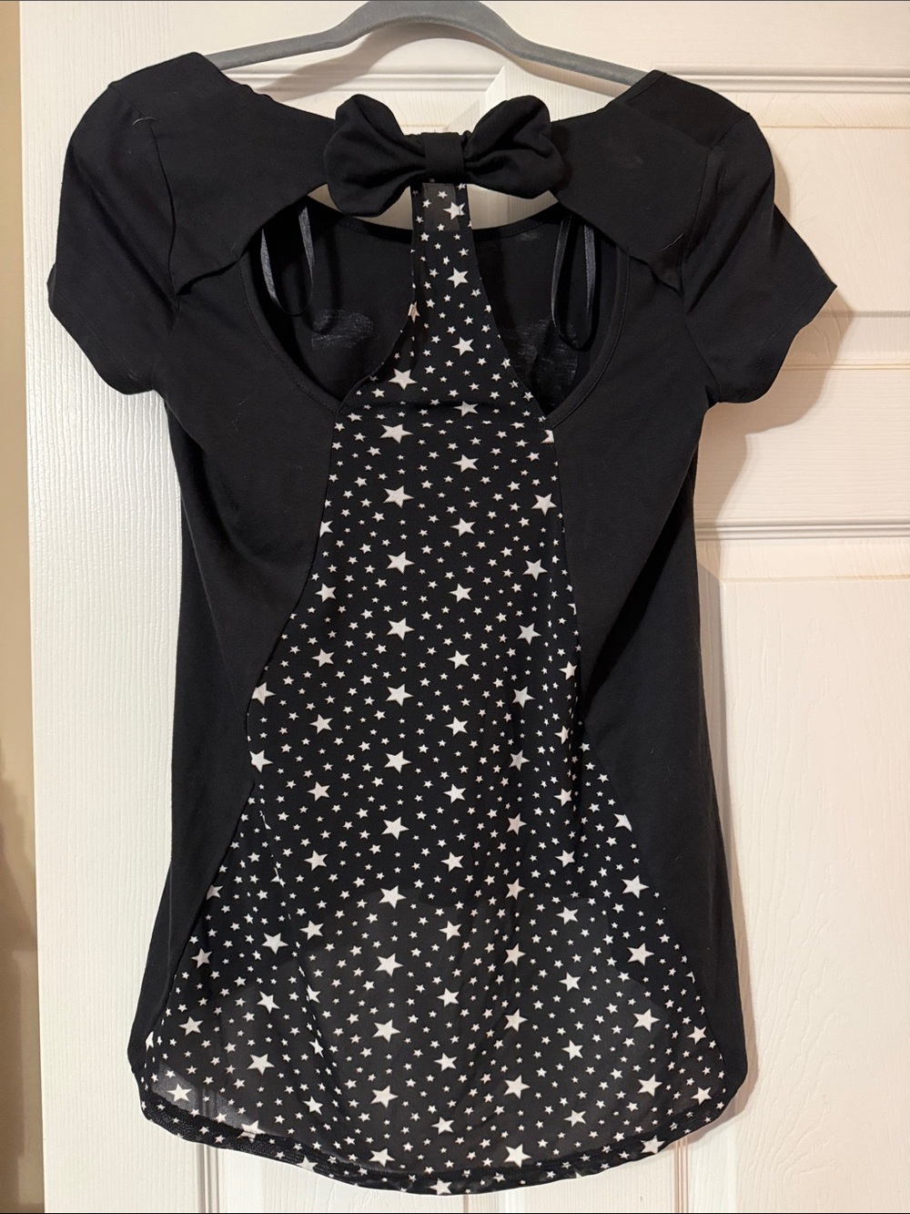 NWOT Hello Kitty Sanrio Black Star Print High-Low Top w/ Sheer Back & Bow - M - Picture 2 of 3
